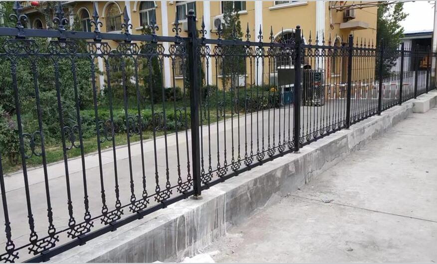  鑄鐵護(hù)欄安裝